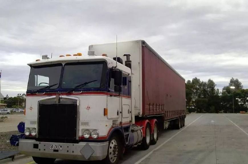 小伙辞职去澳大利亚开卡车,一年能挣80万,工作
