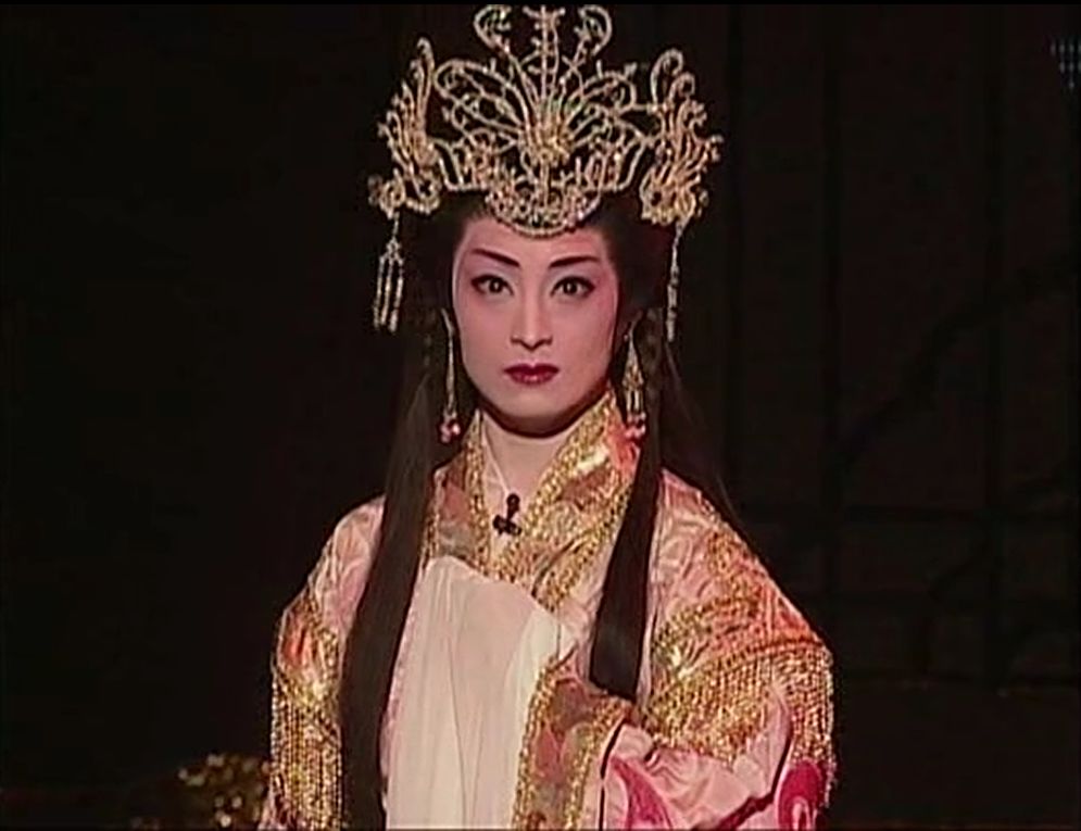日本宝冢剧团的音乐剧《凤凰传——卡拉夫与图兰朵》首演于2002年,比