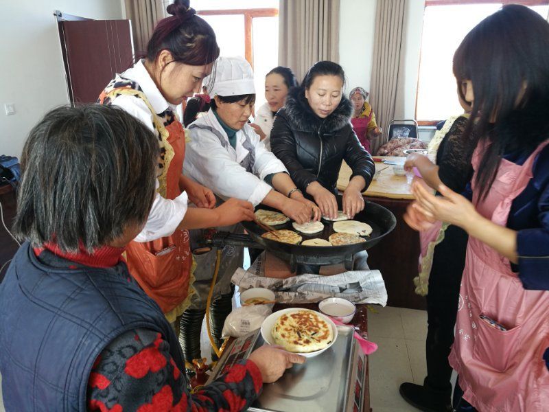 突泉镇北厢村面点培训班正式开班