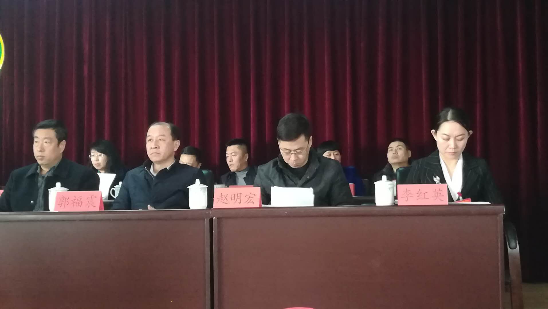 市委副书记张连和,市政府副市长刘雪峰出席会议.