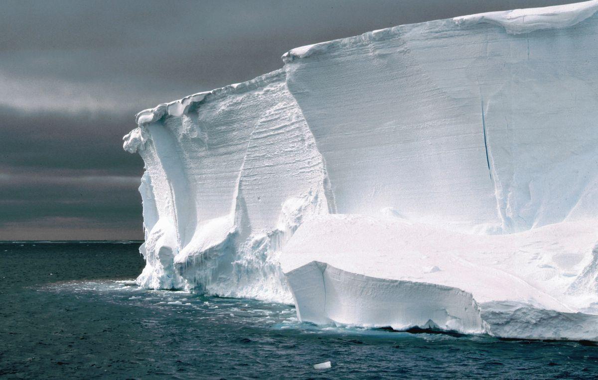 为了研究深层海洋,这些科学家在南极最大的冰架上钻了个洞