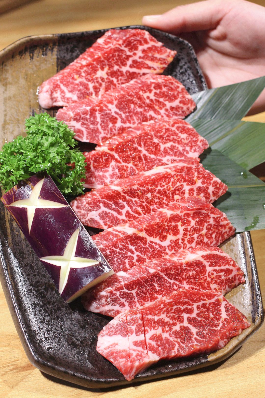 三角牛腩一口回魂の神户黑毛牛肉!