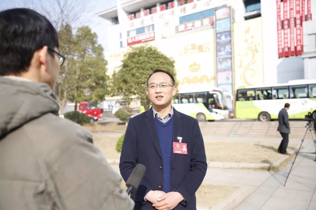 ▼樟村镇党委书记周斌2月4日上午,玉山县第十六届人民代表大会第三次