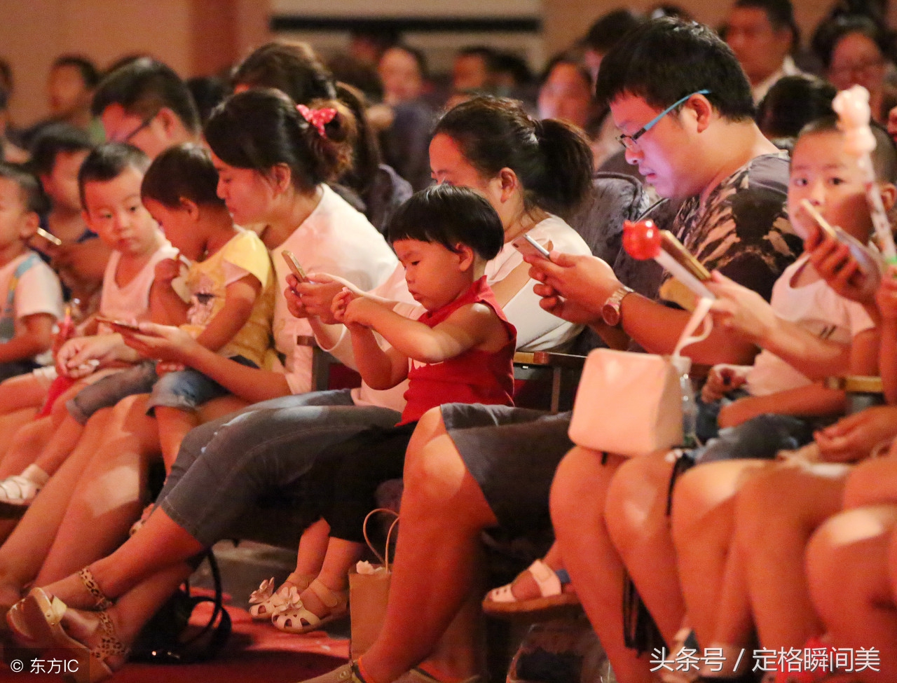 寒假小学生沉迷手机 家长说两句就急眼 用这三招 招招见其效!