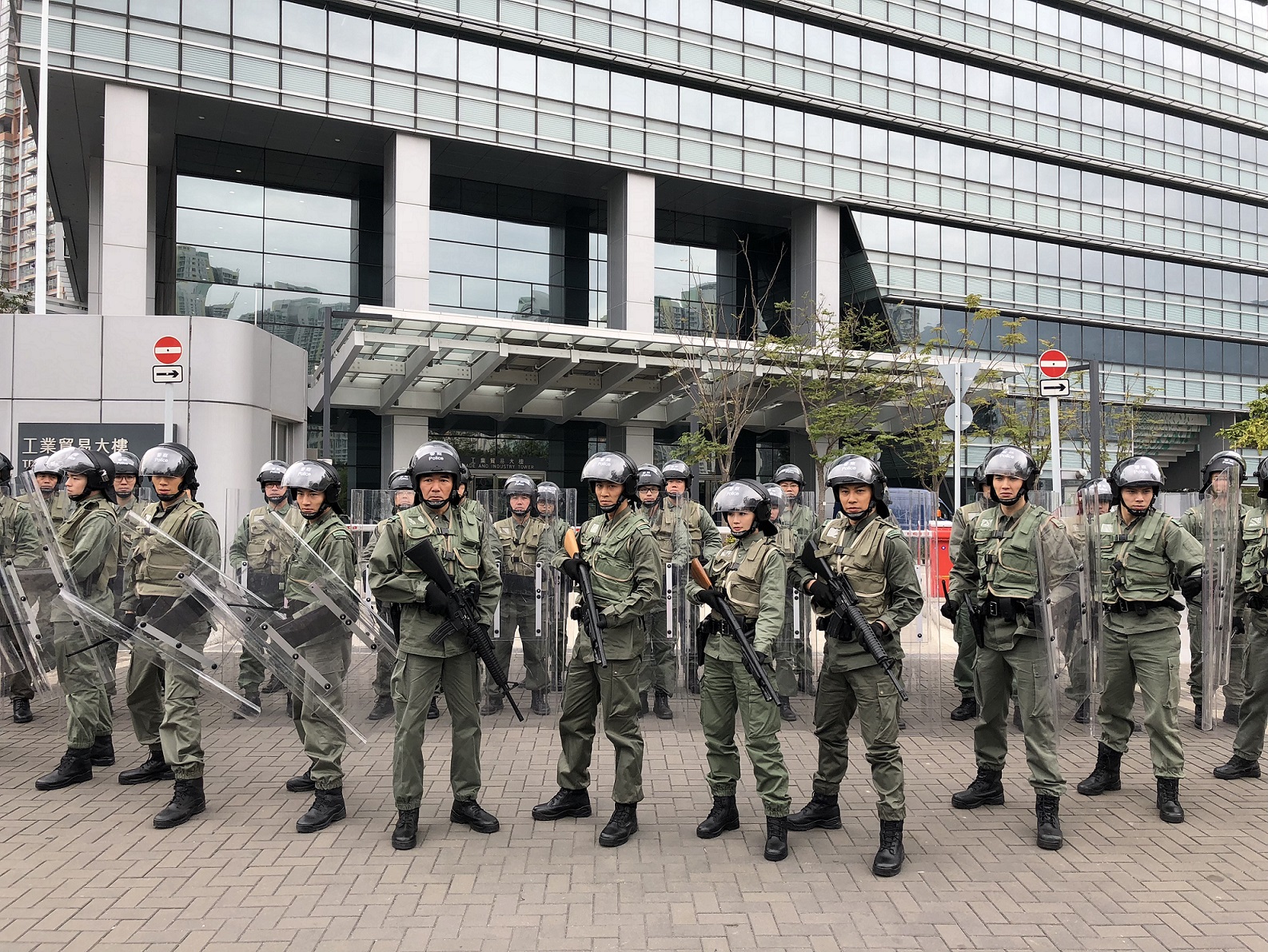 香港机动部队与冲锋队图片
