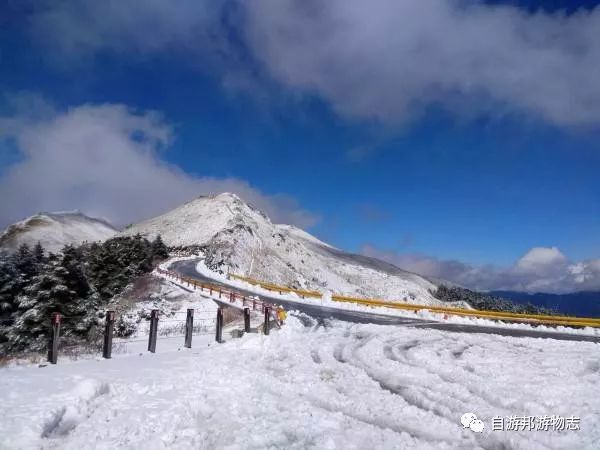 台湾玉山下雪图片