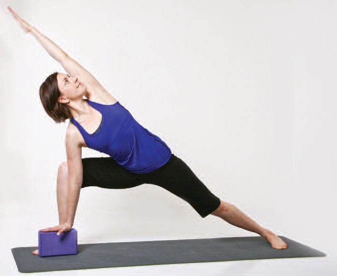 瑜伽伸展带和瑜伽砖的练习方式7,侧角伸展式的练习功效有效的加强脚踝