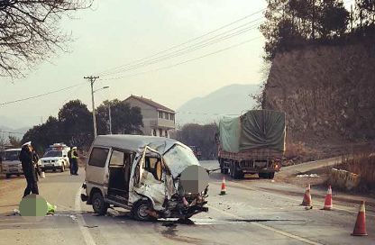 青田突发严重车祸两人身亡现场惨烈