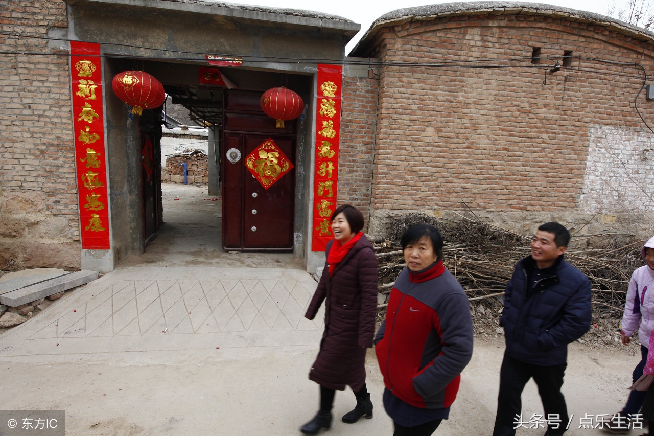 这种拜年老习俗现在的年轻人都觉得不好意思做越来越少见了