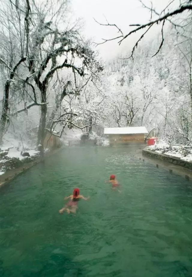 海螺溝賞萬年冰川雪景順便泡個溫泉澡