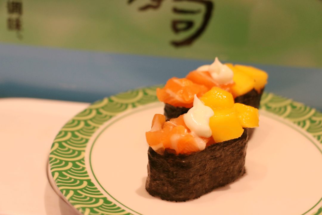 鳗鱼寿司,军舰寿司,芝士虾寿司,希鲮鱼寿司…只要是拉上的,统统都是8