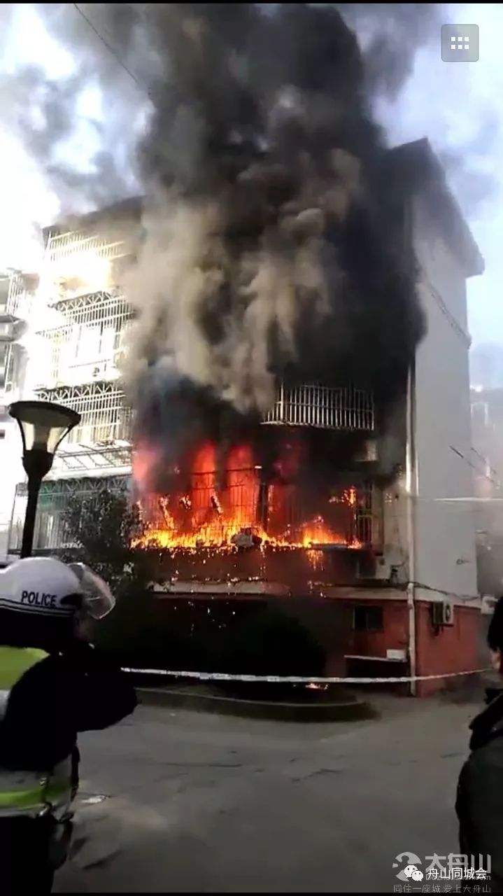 长沙市蝴蝶大厦火灾图片