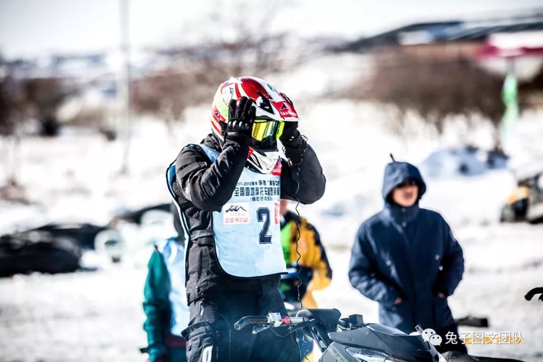 雪地摩托全錦賽御道口站專訪長白山旅遊股份車隊9人出戰雪地摩托全錦