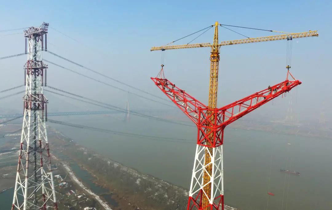 2月6日,在安徽省蕪湖市繁昌縣荻港鎮慶大圩,國網安徽電力送變電公司