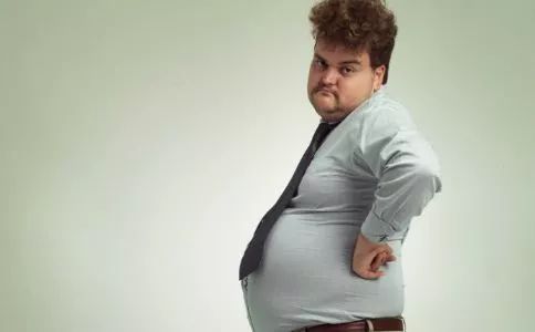大肚子男人的肚照图片