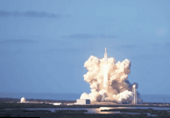 SpaceX又一创举 猎鹰重型火箭发射成功