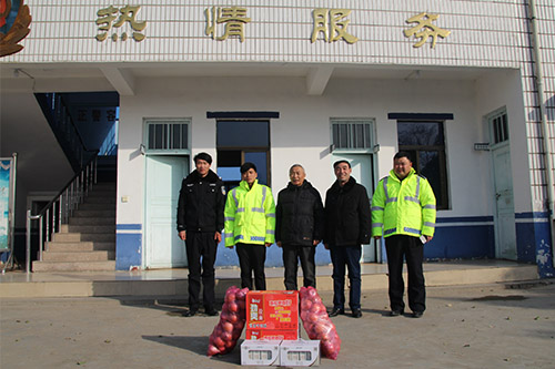 虞城县交通局,公路局领导来探望慰问商丘市"身边好人,中队民警李文军