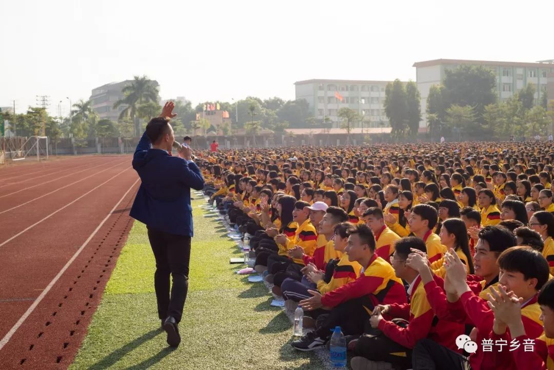 普宁职校校服图片