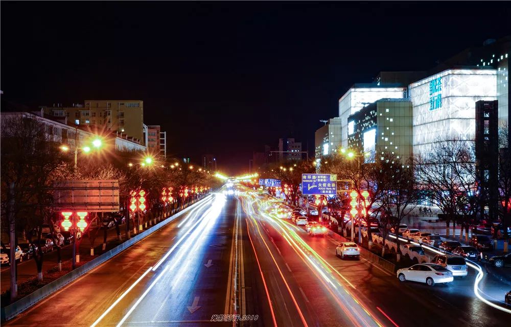 南環路等主要道路年味是從大街小巷的夜景開始在咱昌平許多人家的年味