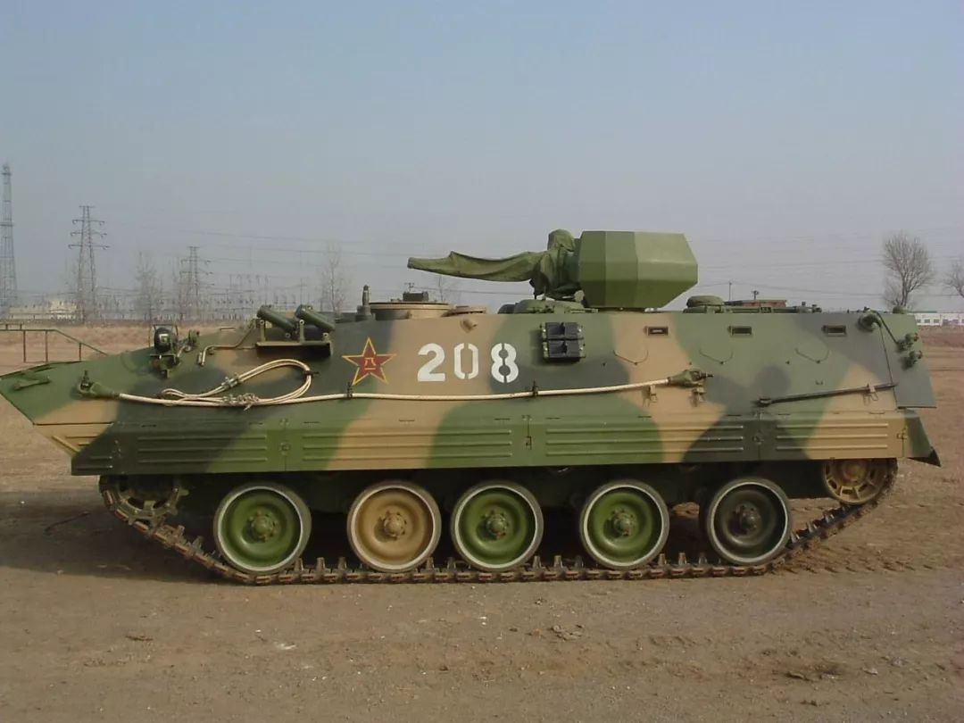 需要研发性能略逊的新一代履带式装甲输送车吗?