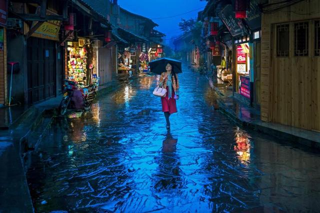 雨中景朦朧情雨巷幽詩意濃