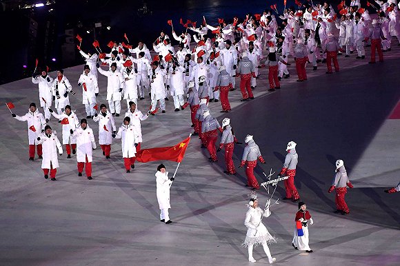 平昌冬奧會正式開幕中國冰雪健兒著冠軍龍服亮相