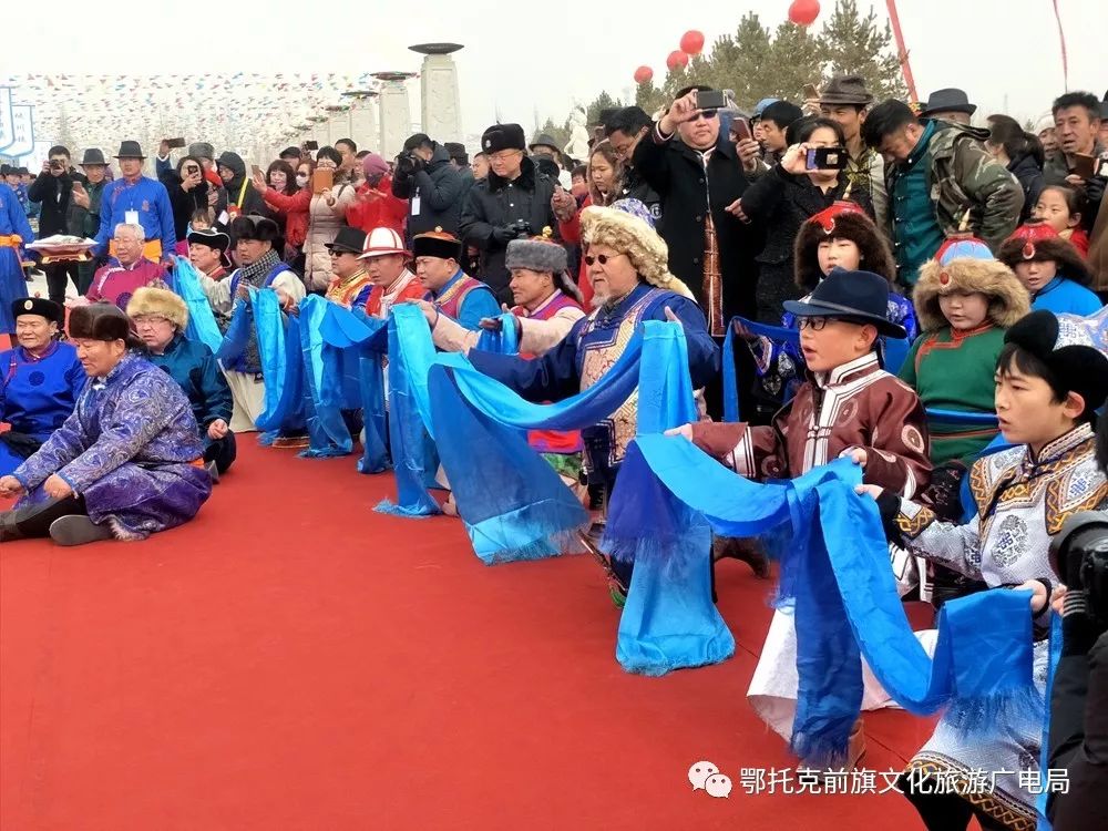 中国鄂托克前旗第三届圣火文化节暨冰雪那达慕之祭火仪式盛大举办