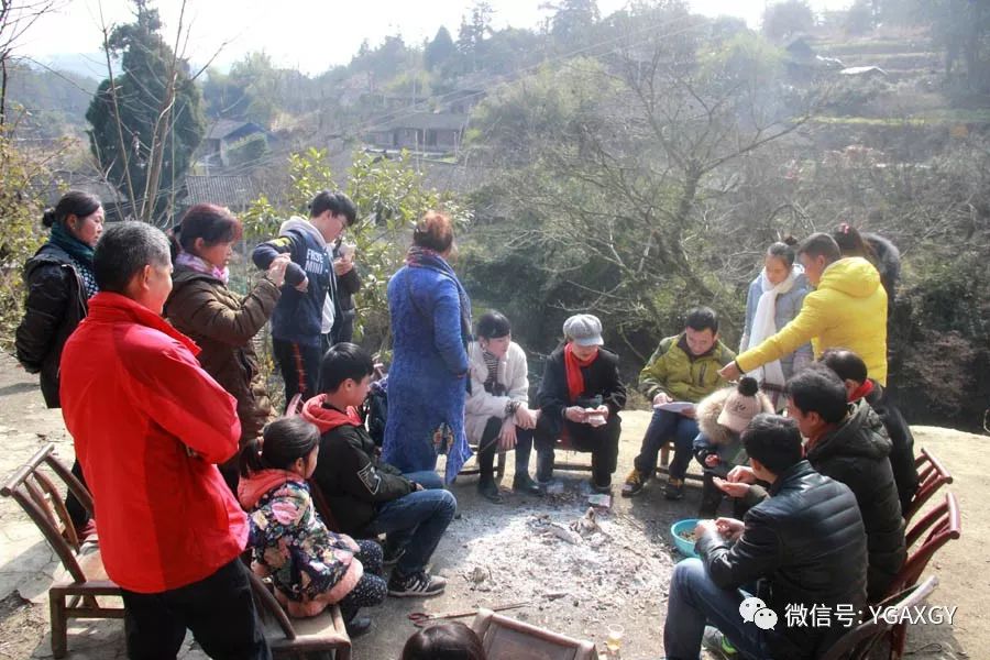 爱无别奔走在湘西的大山里记永顺石堤镇彭超兄妹现场帮扶活动