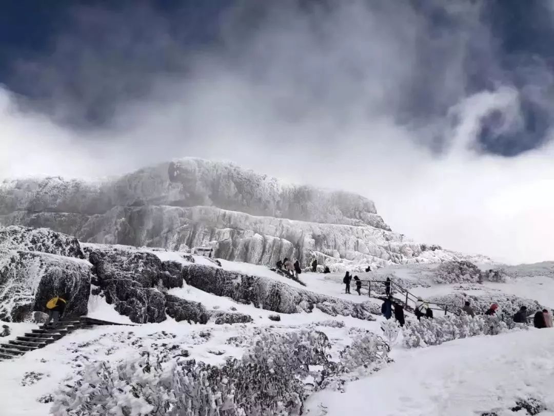 这个离南宁最近的雪山,让你"在南方的艳阳里大雪纷飞!