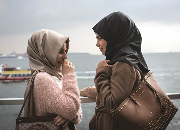 戴头巾的女性需要被拯救吗穆斯林女性时尚里的政治与信仰