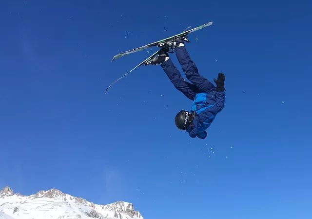 freestyle skiing 自由式滑雪▲ice hockey [hɑ09ki]冰球