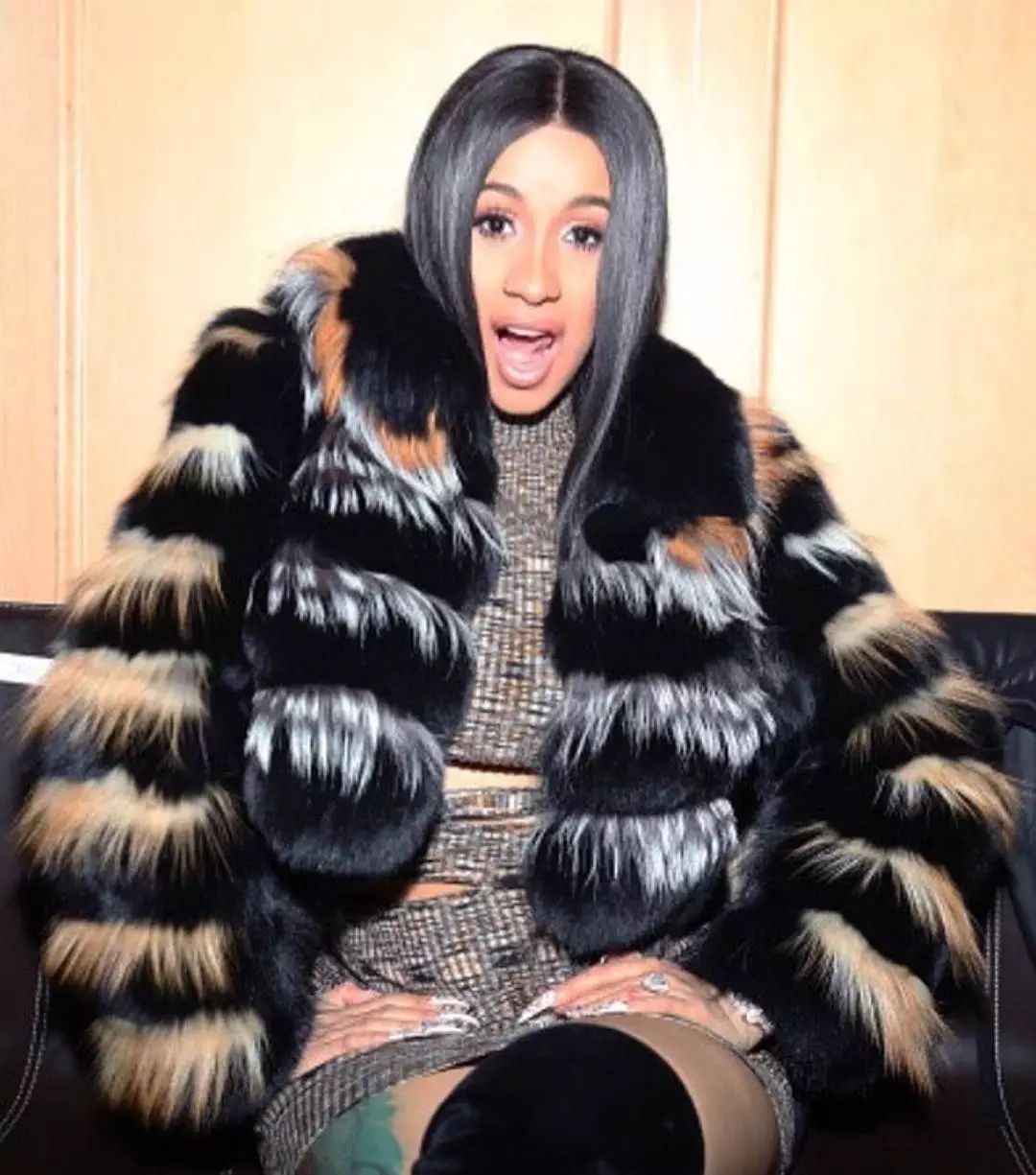 明星 被粉丝怀疑怀孕发福!cardi b 回应:bitch,让我安静地变胖好吗!