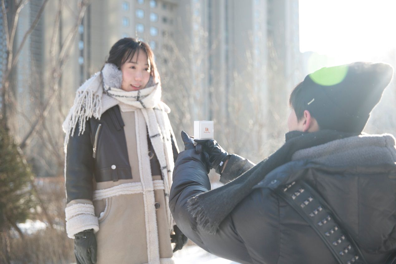 東北漢子真假鉆戒求婚，挖出DR鉆戒一波三折