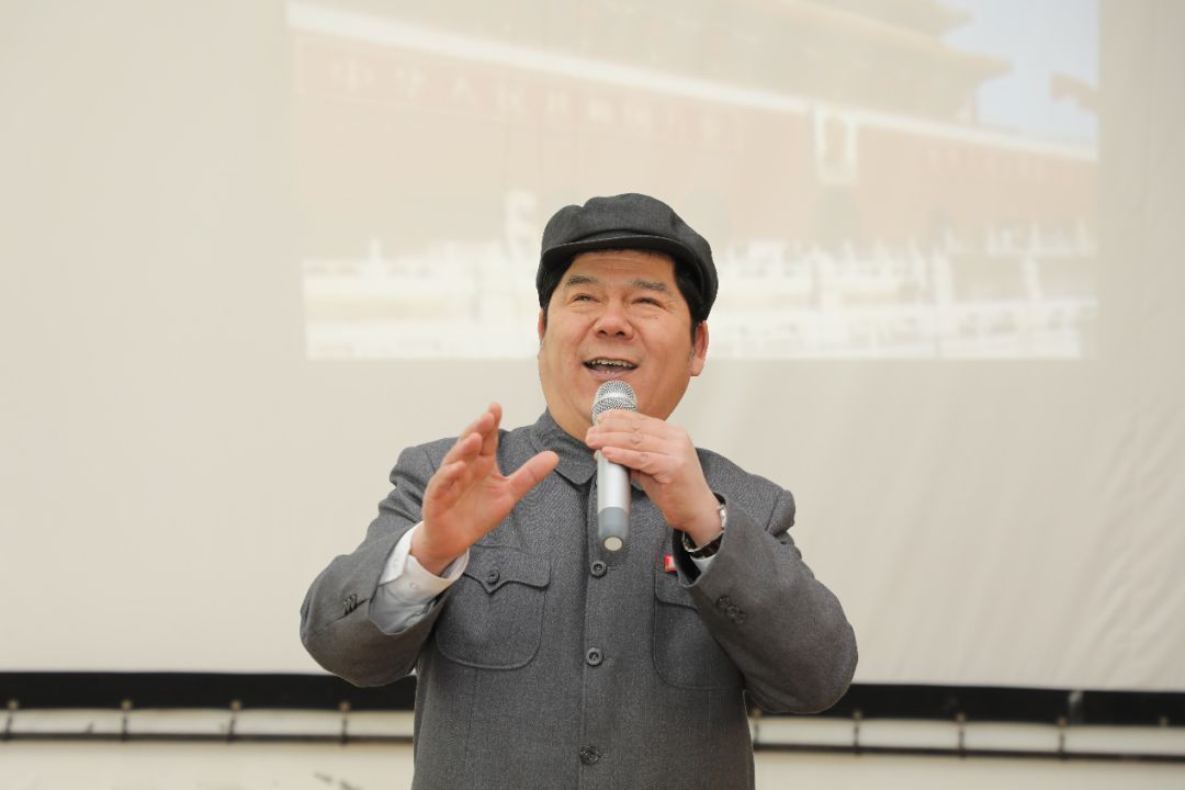 李士光朗诵《人民万岁》赵郭然表演评剧《花为媒》大岭村村民认真观看