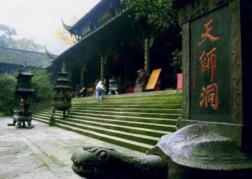 天師洞實景▽劇照▽都江堰離堆公園實景▽劇照▽青城山古常道觀拍攝地