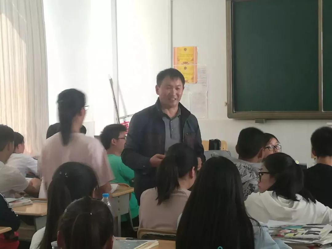 耿瑞默默坚守农村中学多年学生说毕业后我就成了你