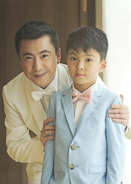 还有王中磊的小儿子威廉,在《爸爸》里照顾奥莉的小细节,真的很有涵养
