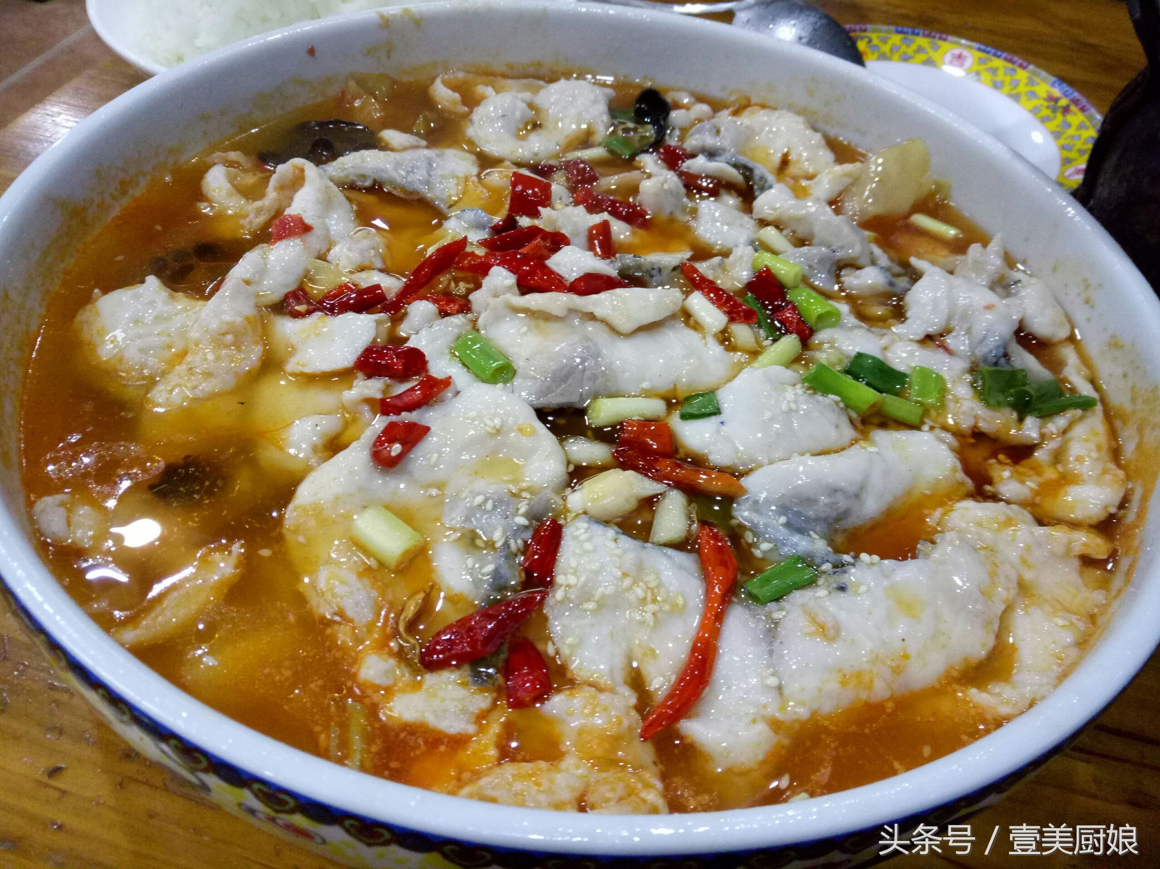 鸭血豆腐,泡菜鱼片,清汤滩羊肉一共110元 两个人吃的太饱了