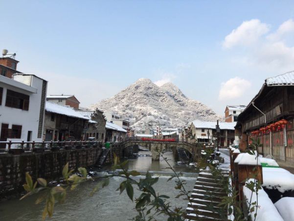 双峰乡 大皿村始建于唐武宗年间,集古屋,古巷,古桥,古井,古树,古风