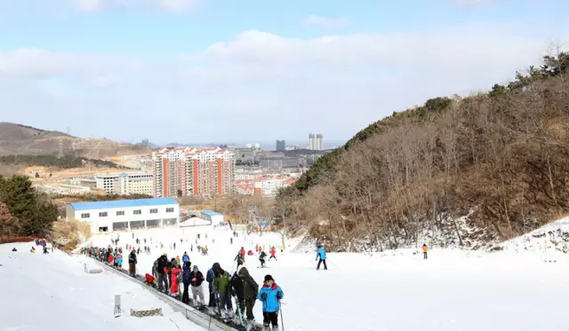 烟台鲁东大学滑雪场图片