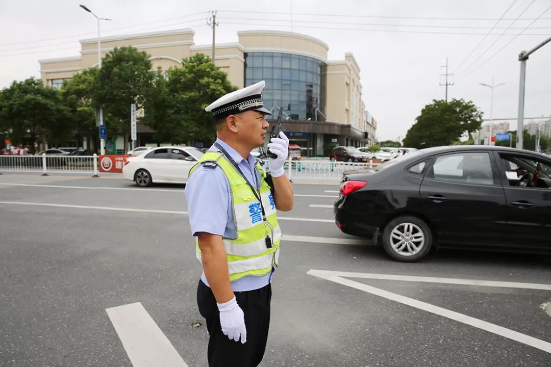 方利良 嘉兴市公安局港区分局交警大队民警 方利良,1986年10月