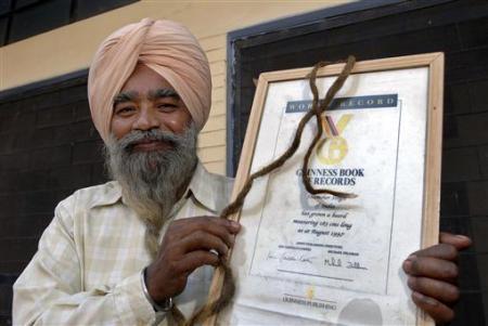 印度老人分享自己48年来如何保养获得吉尼斯世界记录最长的胡子