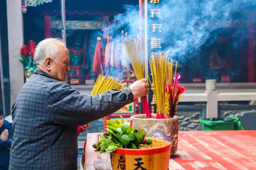 丁酉年農曆七月初七,媽祖乩童