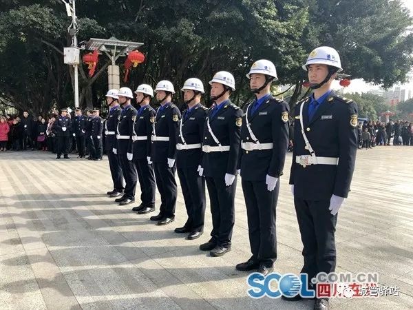 擁有全國統一的制服不同,各地城市管理行政執法部門此前沒有統一服裝