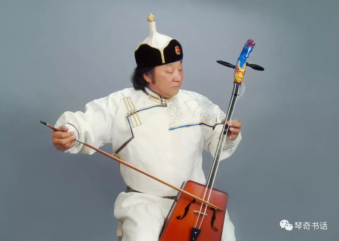 琴国家一级马头琴演奏员仟白乙拉作品欣赏蓝色蒙古袍