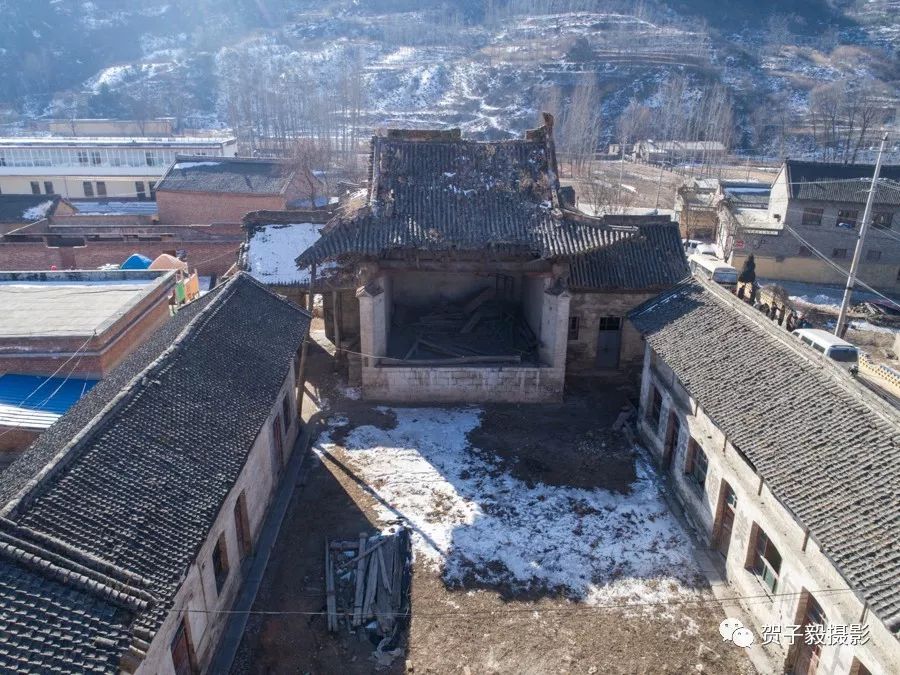 湯王廟位於西閻村南,北依風景:秀麗的望月山風景區,南臨西閻河,祭祀的