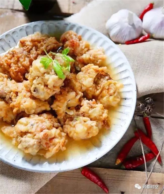 其中一鸡指的就是虎头鸡这是亳州宴席中的传统菜式