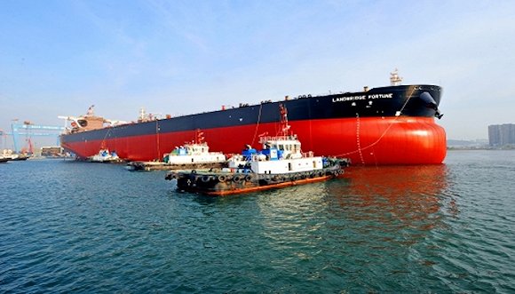 长度超辽宁舰 国产超大型油轮瑞丰号首次回国卸货