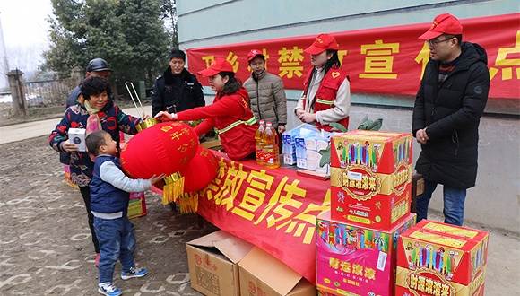 據說,在將近1400年前的唐朝,煙花爆竹在瀏陽誕生,從此瀏陽一直是中國