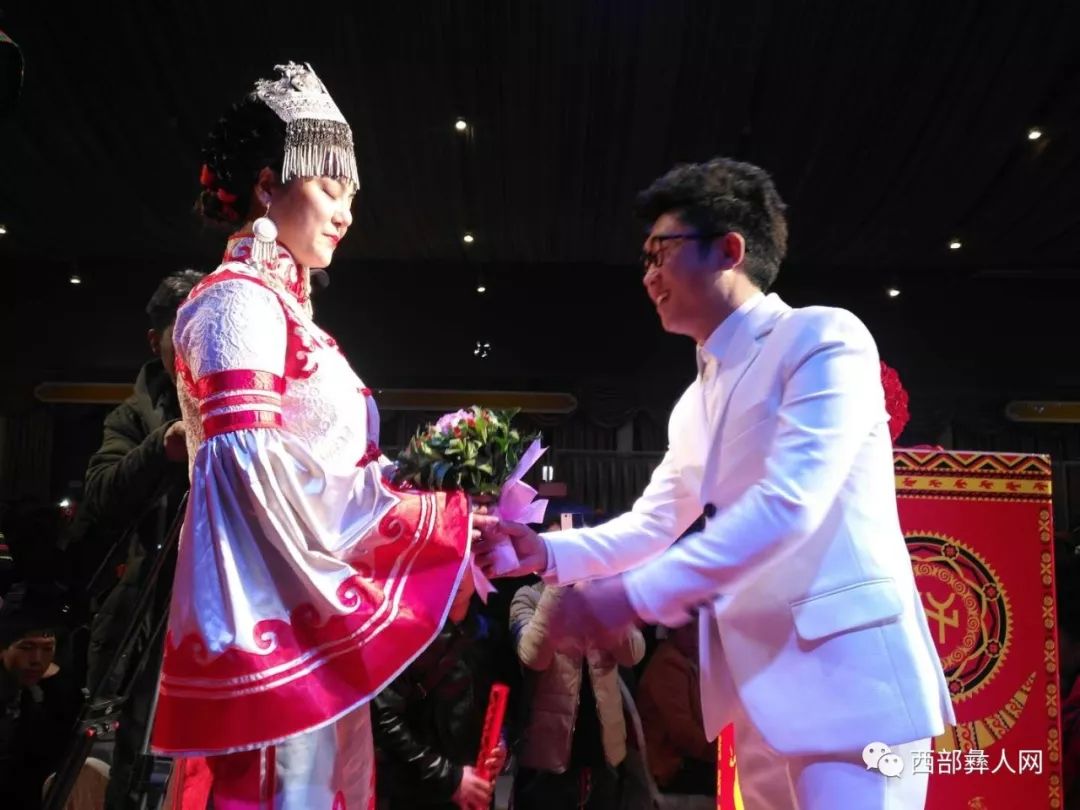 彝族歌手南瑪子呷結婚了!吉克老鷹,奧傑阿格,瓦其依合等現身婚禮慶典!